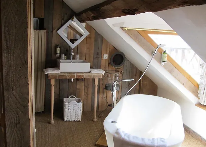 D'hotes A L'ecole Buissonniere לינה וארוחת בוקר 3*